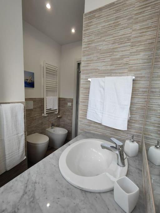 Apartment White & Wood House In Rome