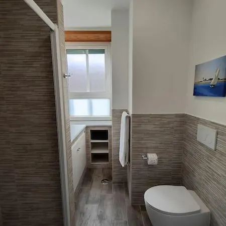 White & Wood House In Rome Apartment Exterior photo
